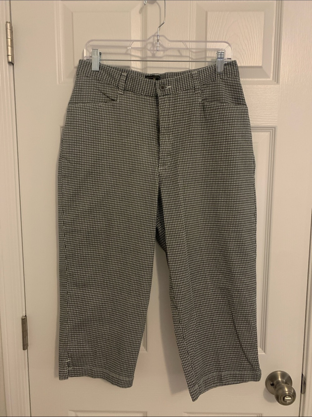 Lee Women's Black and White Houndstooth Capris